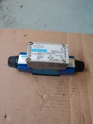 VÁLVULA DE CONTROL DIRECCIONAL VICKERS DG4V-3-2C-M-W-B-40 DG4V32CMWB40 CON BOBINAS 633741 Foto 1 de 4