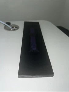 Bracelet sport Nike pour Apple Watch 44 cm noir/hyper raisin - Photo 1 sur 1