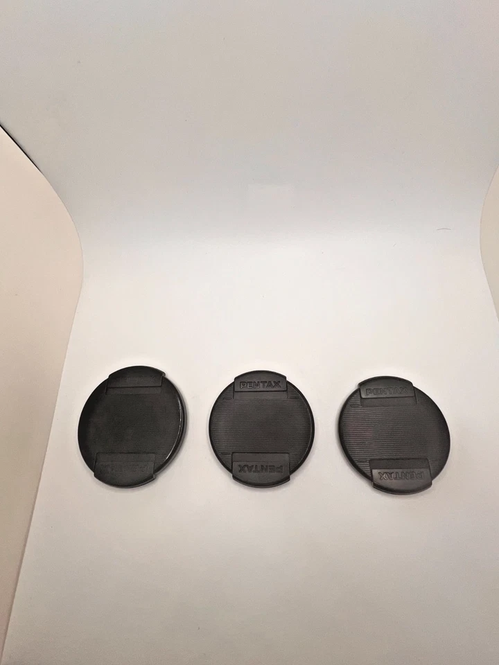 Original Pentax 58mm 52mm 49mm Snap-On Front Lens Caps Modern - Bon état !! - Image 1 of 4