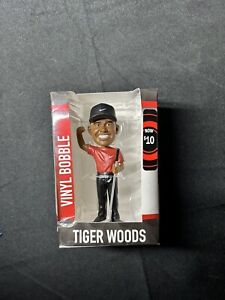 TIGER WOODS GOLF   SHOWSTOMPERZ BOBBLEHEAD