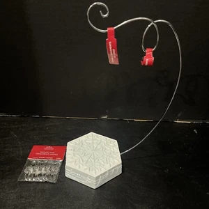 Hallmark - Confezione da 5 ganci ornamentali fiocco di neve e supporto ricordo ornamento club - Foto 1 di 9