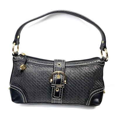 Bolso de mano CHAPS negro con punta de ala tejido de paja con cierre de cremallera hebilla dorada y detalles Foto 1 de 4