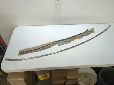 Новый из старых запасов 73-77 Chevelle Monte Carlo Cutlass El Camino задний молдинг капота 3996996 - Изображение 1 из 4