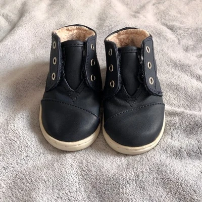 [Niños Talla 5] Botines Pequeños TOMS Zapatos de Bebé Imitación Piel de Oveja Forrados Cálidos Invierno Foto 1 de 4