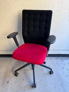 Vitra ID Trim Drehstuhl Drehsessel Bürostuhl Stoff Schwarz Rot Armlehnen - Bild 1 von 10