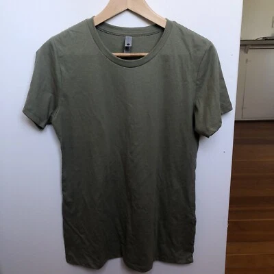 Camiseta para mujer grande verde silenciada lisa usada en excelente estado Foto 1 de 3