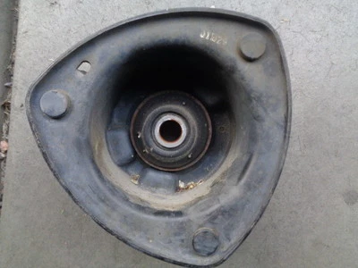 Suzuki XL-7 2002 puntal delantero amortiguador soporte de montaje lado del conductor OEM Foto 1 de 2