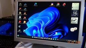 Medion MD30222 55,9cm (22")LCD TFT Monitor eingebaute Lautsprecher - Bild 1 von 7