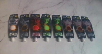 Surtido de maquillaje y sangre falsa en crema facial de Halloween - 8 piezas, rojo blanco negro Foto 1 de 4