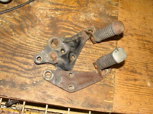 1974 yamaha rd350 rd 350 y85 foot peg brackets - Picture 1 of 2