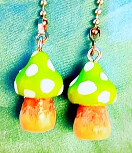 Set of Two ~ GREEN POLKA-DOT MUSHROOM Wooden ~ Ceiling Fan Pulls - Picture 1 of 1