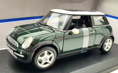 Maisto 1/18 Scale Diecast 31656 - MINI Cooper Sun roof - Green - Image 1 of 4