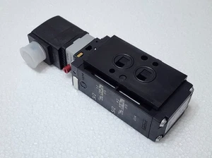 Burkert 00131422 6519 W 6.0 FLNSCH 3/2 and 5/2 Pneumatic Valve 2-10bar 00133046 - Picture 1 of 9