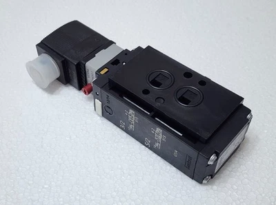 Burkert 00131422 6519 W 6.0 FLNSCH 3/2 and 5/2 Pneumatic Valve 2-10bar 00133046 - Image 1 of 4