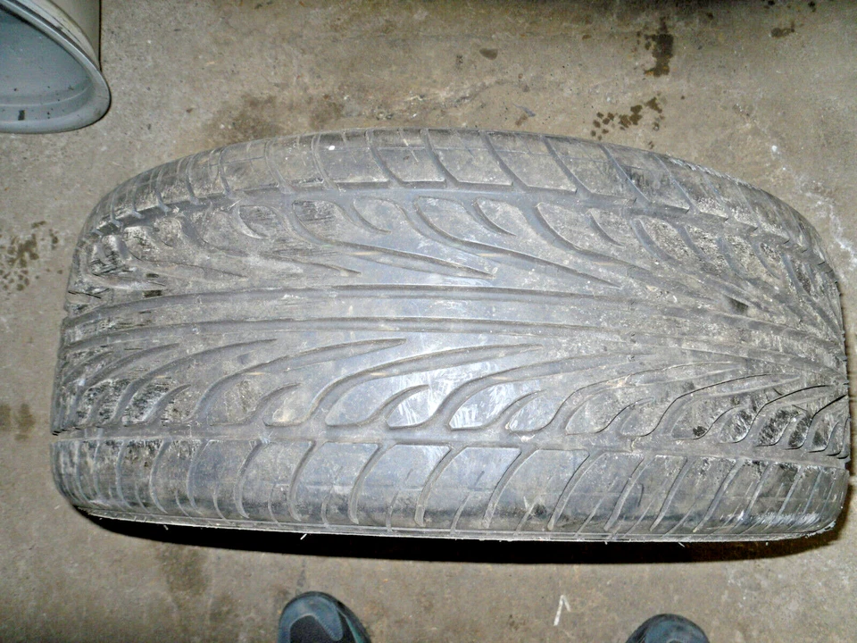 235/40 R18 -95W INFINTY INF-05 6-7mm Einzelstück - Bild 1 von 4