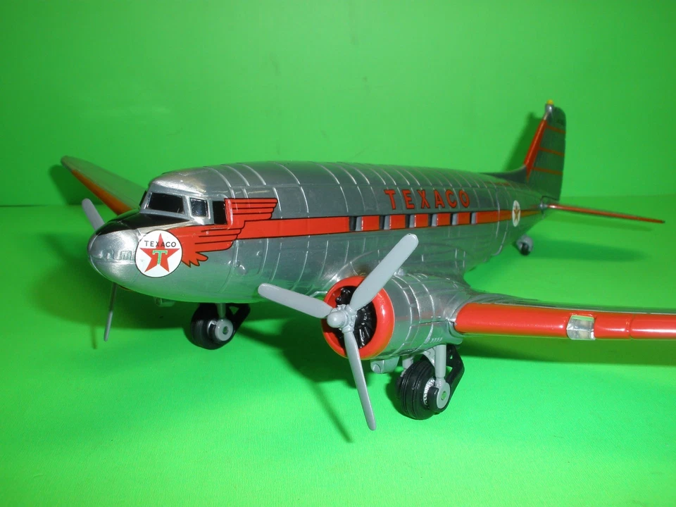 DOUGLAS DC-3C GOONEY BIRD WINGS OF TEXACO AIRPLANE SPECIAL ED. #11 ( MINT BOX ) - Image 1 of 3