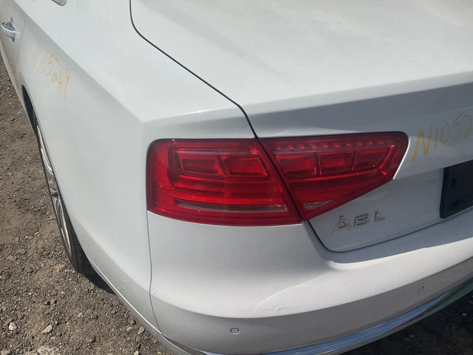 Cuarto de luz trasera izquierda del conductor montado en panel para 11-14 AUDI A8 1993940 Foto 1 de 1