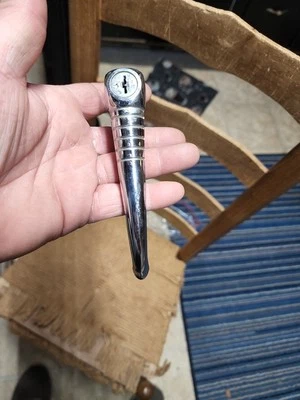 Vintage 1930'S Buick Locking Trunk Handle Nice Comes With 2 Keys  Foto 1 de 4