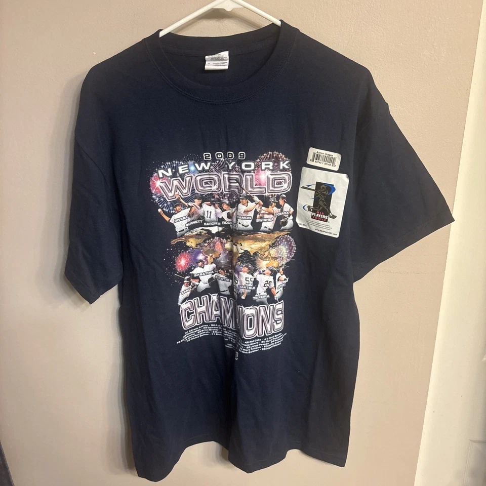 Camiseta De Colección NY Yankees 2009 Serie Mundial Campeones Caricatura Adulto L Nuevo Con Etiquetas Equipo Foto 1 de 4