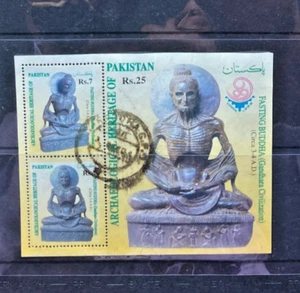 1999 FASTING BUDDHA 2 SOUVENIR STAMP SHEET ARCHAEOLOGICAL HERITAGE PAKISTAN - Picture 1 of 1