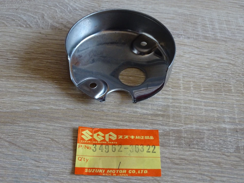 Tachometer Blende Abdeckung Suzuki GT 250 34962-36322 NOS