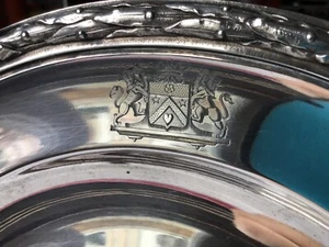 Armoiries pairs de France CHRISTOFLE NUMÉROTÉ Plat décoré poinçons champagne - Imagen 1 de 8