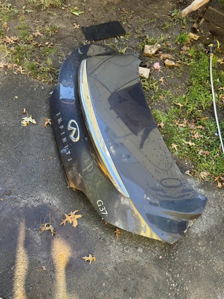 Infiniti G37 2010-2013 cupé tapa maletero con alerón y monitor trasero OEM KH3 Foto 1 de 1