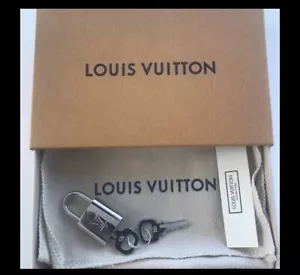 Louis Vuitton Vorhängeschloss Schloss & 2 Schlüssel Messing Silber Original # 315 mit Box/Tasche - 800€ - Bild 1 von 3