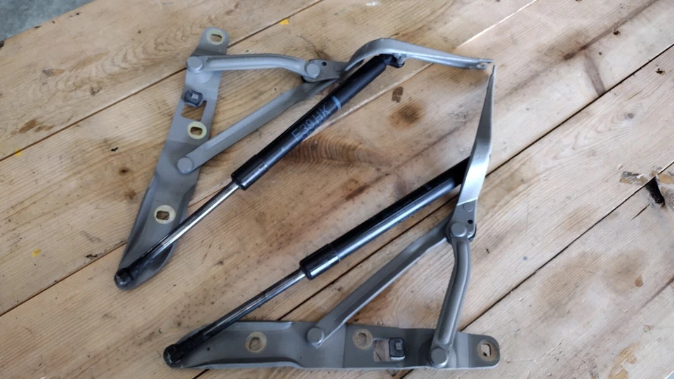 BMW MALETERO IZQUIERDO DERECHO GAS PRESURIZADO MUELLE PUNTAL CON BISAGRAS E39 SERIE 5 M5 96-03 Foto 1 de 4