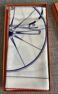NEW in Box HERMÈS Blanc / Bleu / Multicolore A Toute Berline ! Shawl 140 Scarf - Image 1 of 4