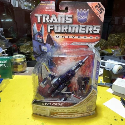 2008 Hasbro Transformers Classic Universe 25th Deluxe Cyclonus & Nightstick New - Image 1 of 2