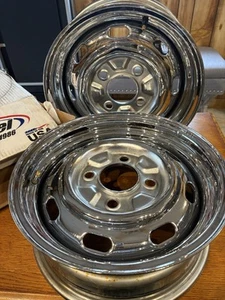 Pair of Brand New Chrome Volkswagen Beetle Wheels in Box - Picture 1 of 7