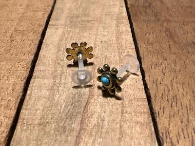 LABRET BRASS AFGHAN TURQUOISE FLOWER TRAGUS HELIX 16G 5/16” 8mm BIOPLAST LOBE - Image 1 of 2