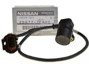 NISSAN Genuine OEM SENSOR ASSY-ENGINE REVOLUTION 25977-7F400 Mistral Terrano - Picture 1 of 4