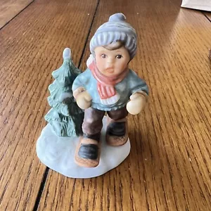 FIGURA GOEBEL BERTA HUMMEL 2001 ""DASHING THROUGH THE SNOW"" 3 1/2" NIÑO - Imagen 1 de 5