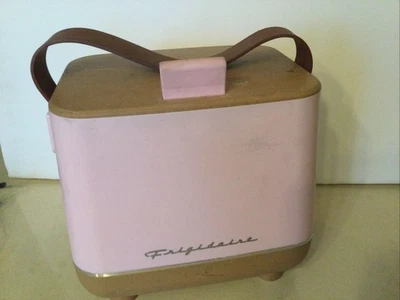 Frigidaire Model EFMIS310-Pink. - Image 1 of 4