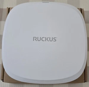 Ruckus R670 Indoor Wi-Fi 7 Access Point (901-R670-WW00) - Picture 1 of 4