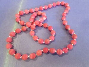 "M" VINTAGE 1970's hot pink fiber-covered-bead necklace about 30" - Picture 1 of 2