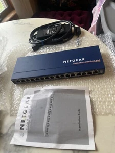 NetGear ProSafe (FS116P) 16-portowy przełącznik zewnętrzny - Zdjęcie 1 z 2