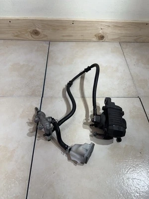 2001 - 2003 Gsxr600 后制动器、卡钳、转子、带水库的垫子 — 第 1/4 张图片