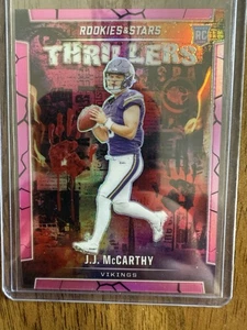 2024 Panini Rookies Stars Thrillers J.J. McCarthy #T-JMY Pink /75 (RC) - Foto 1 di 2