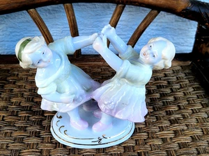 Antike Art Deko Porzellan Figur  Neundorf 2 tanzende Mädchen auf dem Sockel - Bild 1 von 10