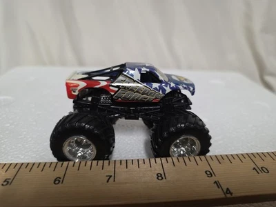 Monster Jam Freedom Force Monster Truck 1:64 Hot Wheels Foto 1 de 4