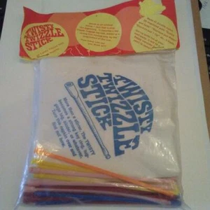 Twisty Twizzle Sticks n Bar Servietten Neu in Verpackung Vintage Adv macht Schlüsselring Kofferanhänger - Bild 1 von 8
