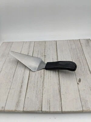 Pampered Chef Pie Server Stainless Steel 1166 Serrated *Damaged* - Image 1 of 4