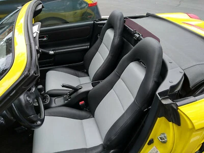 Fundas de asiento perforadas de cuero de repuesto para Toyota MR2 Spyder 2003-2005 Foto 1 de 4
