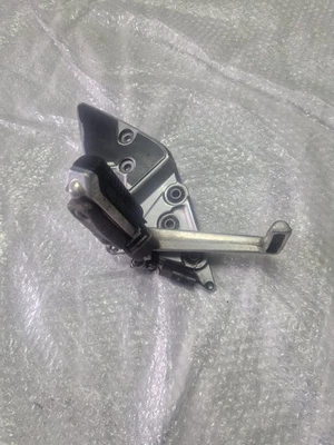 Apoio para os pés + alavanca de freio direita Suzuki GSF600 Bandit WVA8 2000-2004 - Imagem 1 de 4