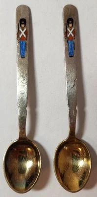 2 cucharas esmaltadas en Sterling A Michelsen Demitasse con Beefeater Soldier J2 Foto 1 de 3