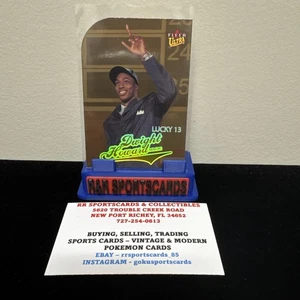 Fleer Ultra Lucky 13 Gold Medallion 2004 troquelado #176 Dwight Howard (RC) - Imagen 1 de 5