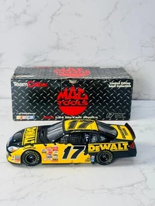 Team Caliber Matt Kenseth #17 DeWALT 1:24 Scale 2001 Ford Taurus Mac Tools - Picture 1 of 7